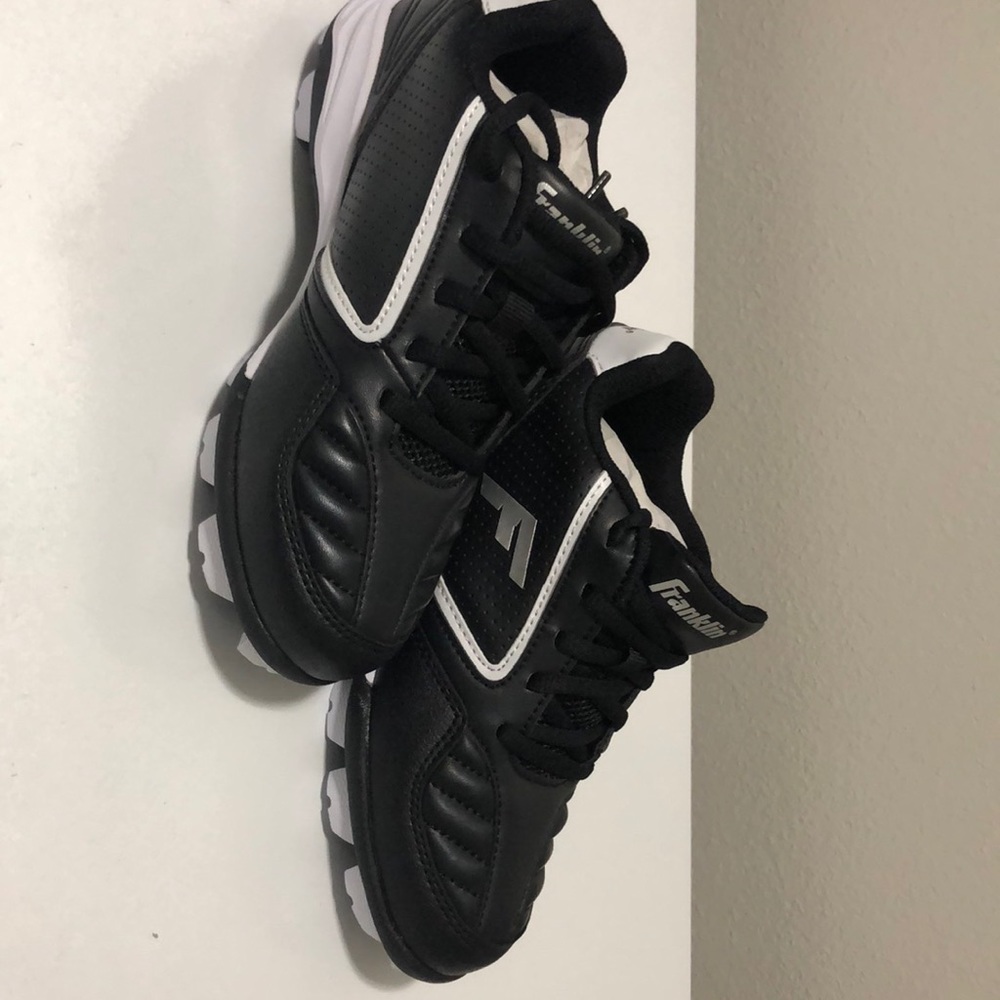 Youth cleats